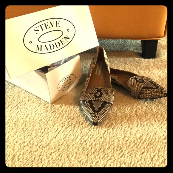 Steve Madden Snakeprint flats - Picture 1 of 1